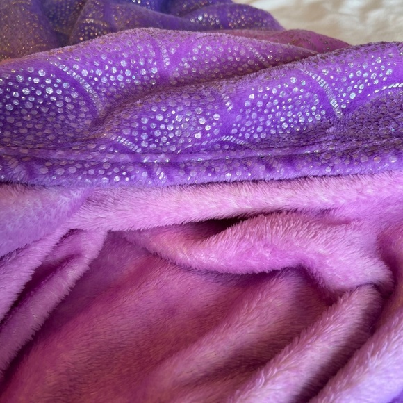 Mermaid tale blanket with sequined tail - Picture 9 of 11